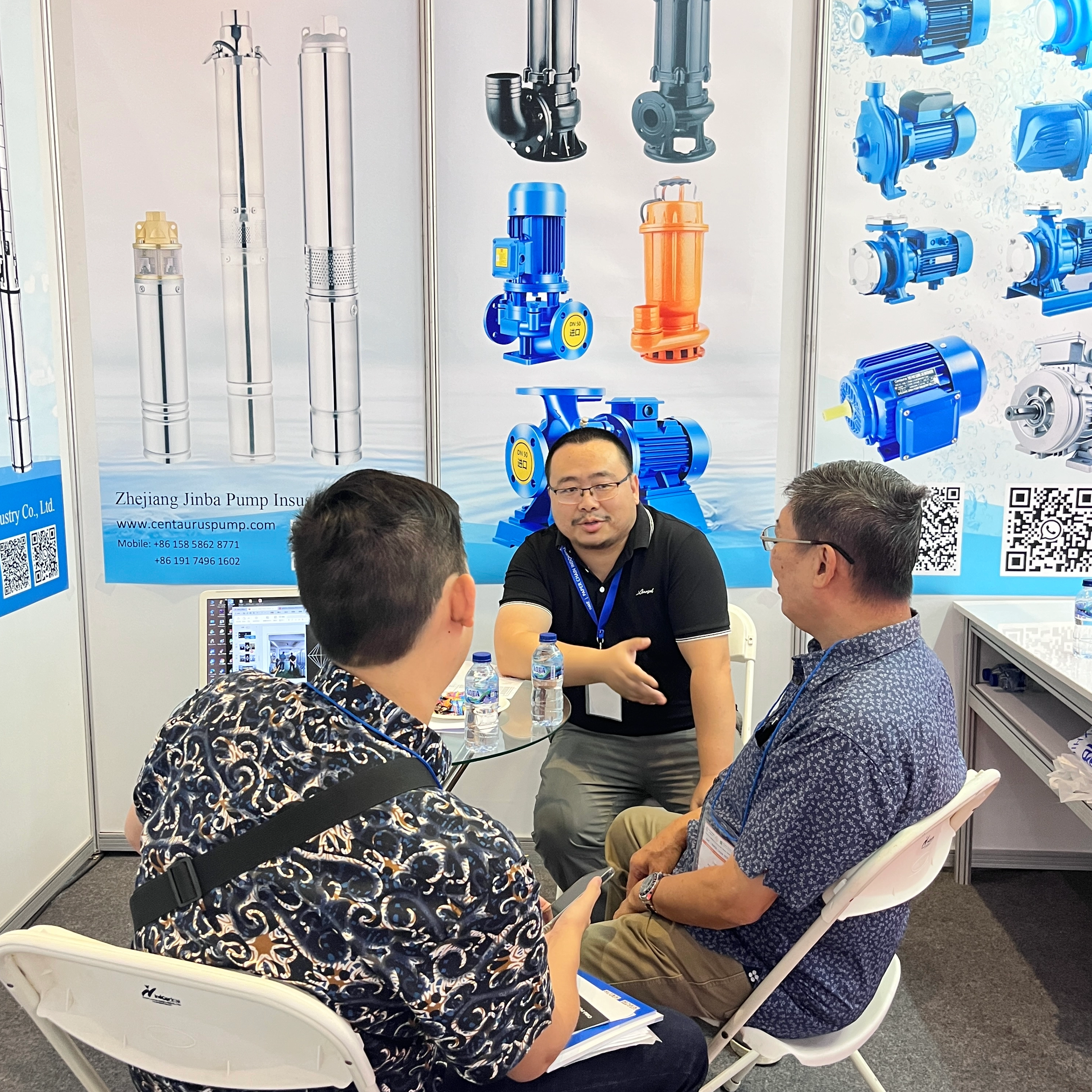 ภาพถ่ายนิทรรศการ